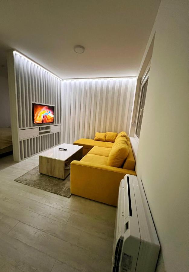 Center Deluxe Studio Apartment Niksic Exterior photo